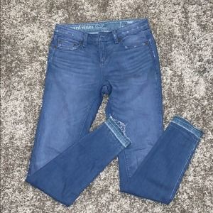 Vineyard Vines Skinny light blue jeans!